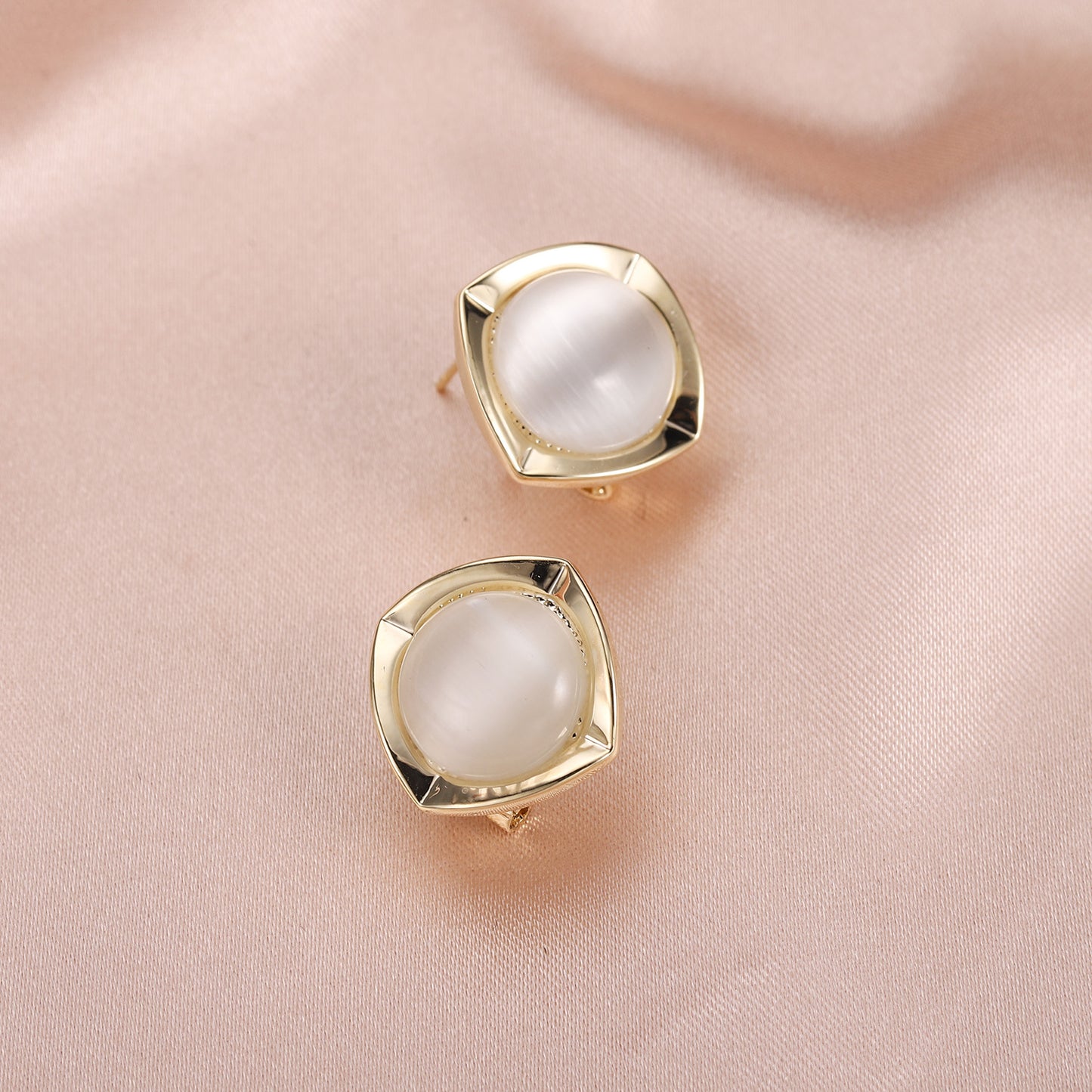 High-End Gold Floral Earrings – 14K Gold Plated Opal & Zircon Retro Luxury Earrings for Women